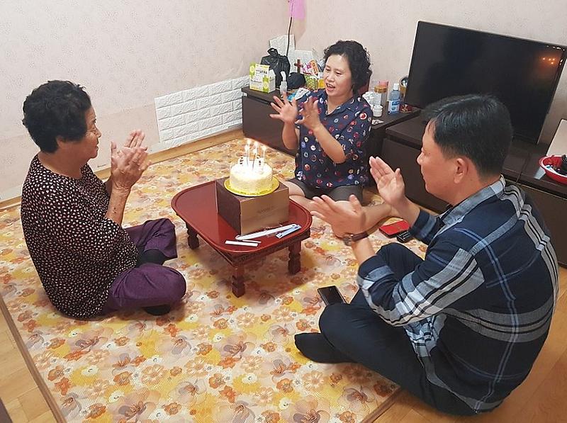 9서구_가좌1동,_‘어르신_생신상_차려드리기’로_사랑_나눔_진행.jpg 이미지