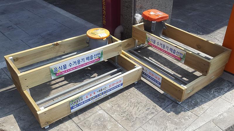 1서구,_음식물류폐기물_개별수거용기_거치대_확대.jpg 이미지