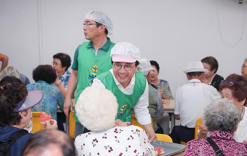 3서구새마을회,_‘사랑의_자장면’_나눔_행사_(2).jpg 이미지