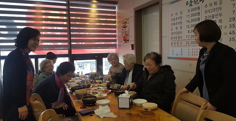 8서구_원당동,_독거노인_점심대접.jpg 이미지