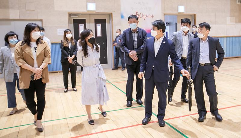 1이재현_서구청장,_‘학교_현안_해결사’로_나섰다_(1).jpg 이미지