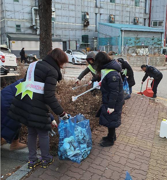 6마전동,_‘깨끗하고_쾌적한_명절_만들기’_앞장.jpg 이미지