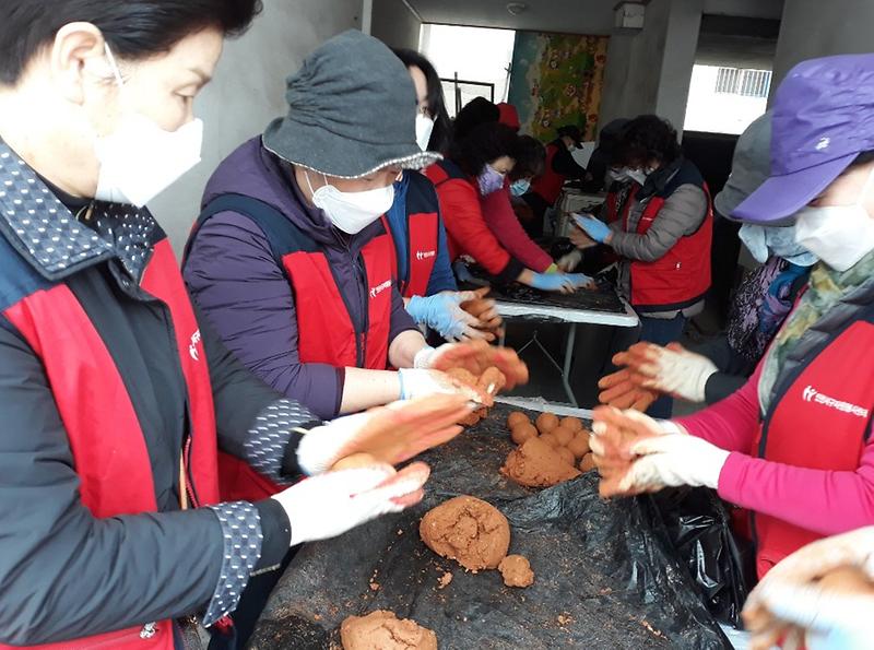 7서구자원봉사센터,_EM_활용_수질보전_활동_나서_.jpg 이미지