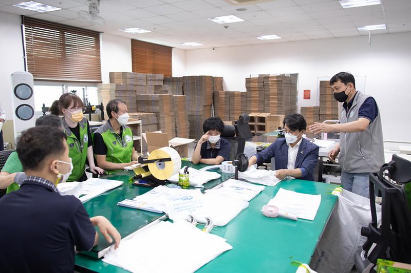 1종량제봉투도_국제환경도시_답게...서구,_탄소저감형_쓰레기_종량제봉투_선보인다__(2).jpg 이미지