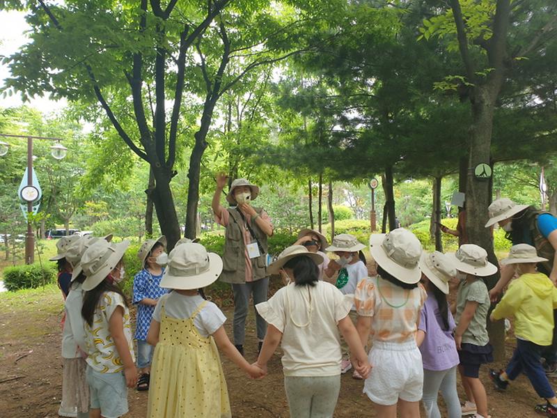 2서구,_‘가재울마을’_숲_프로그램_재개__(2).jpg 이미지