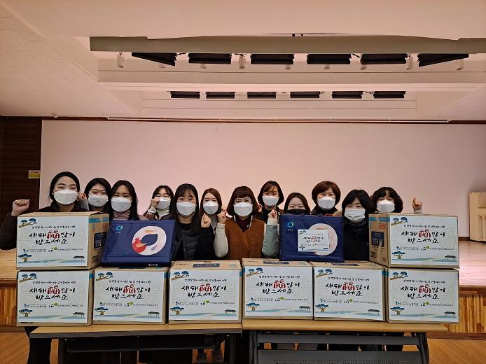 3서구노인복지관_-_LH,_어르신_희망나눔_선물꾸러미_전달__(1).jpg 이미지