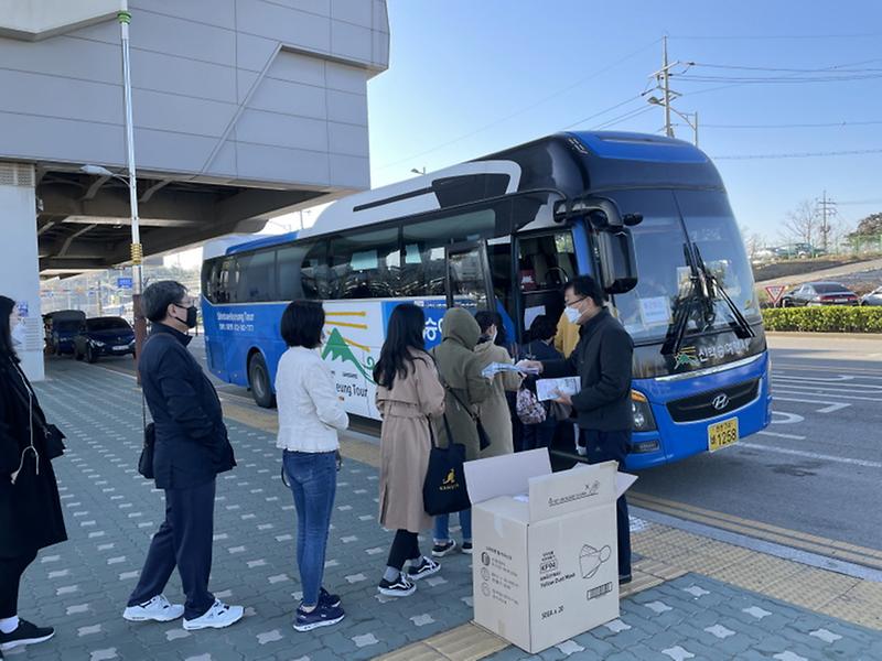 4서구,_‘방역수칙_준수’_검단산단_통근버스_캠페인_펼쳐_.jpg 이미지