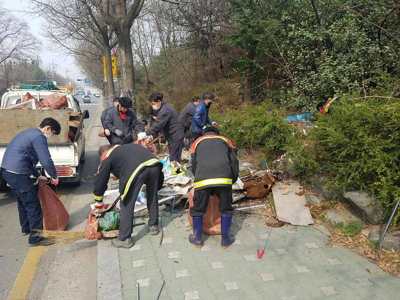 6신현원창동,_야산_불법_쓰레기_정비_활동_펼쳐__(1).jpg 이미지