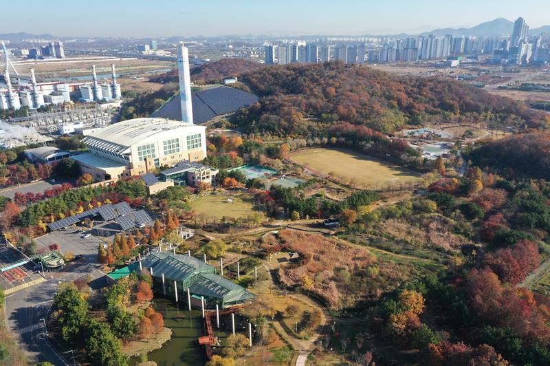 11‘회복탄력’_시험장으로_변신하는_‘청라소각장’2_청라자원환경센터_전경.jpg 이미지