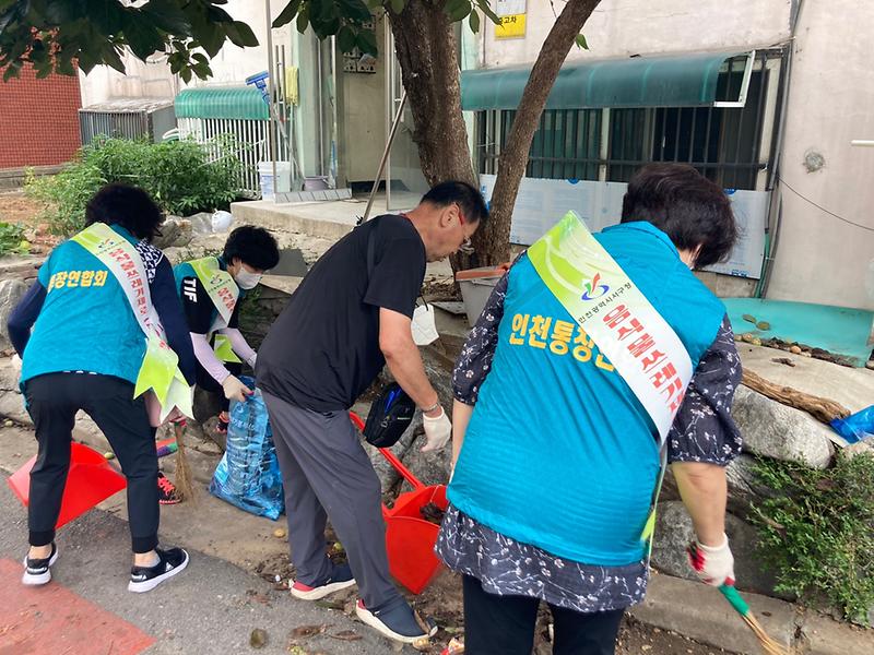 4가정3동_통장자율회,_깨끗한_마을_위한_환경정화_활동_펼쳐__(2).jpg 이미지