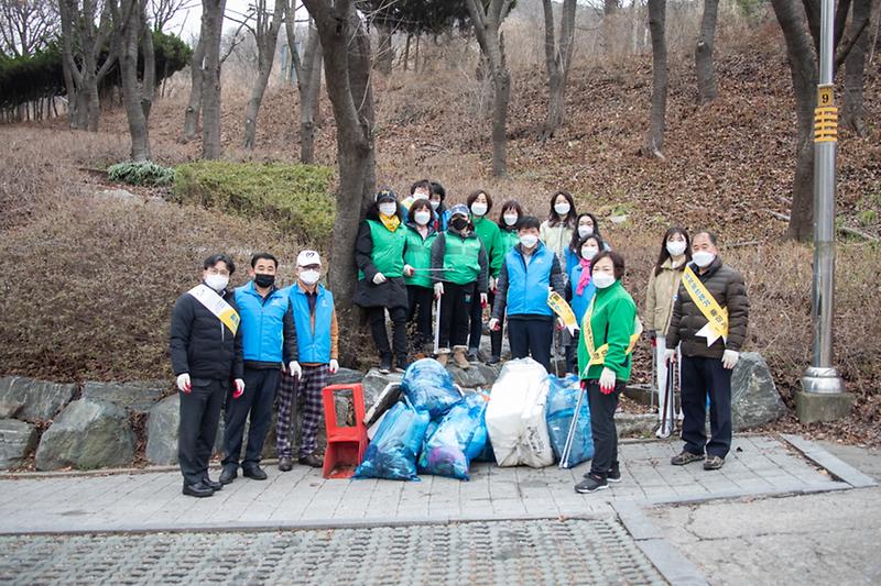 4가좌3동,_“3월은_대청결운동_기간”...원적산_산책로_정화_활동__(2).jpg 이미지