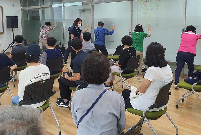 4석남건강생활지원센터,_‘무릎관절_건강강좌’_호응_속_마무리_(2).jpg 이미지