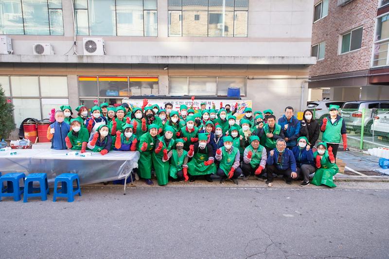 5서구_새마을부녀회,_‘정성_담긴_고추장’_직접_만들어_이웃과_나눔__(2).jpg 이미지