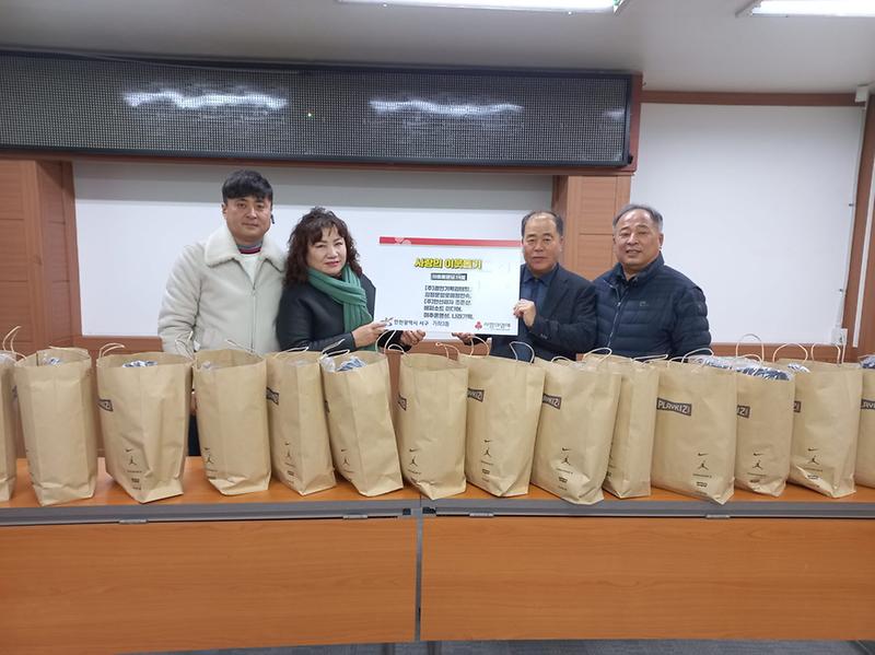 8가좌3동_주민들,_저소득_아동에_‘롱패딩’_지원에_힘_모아.jpg 이미지
