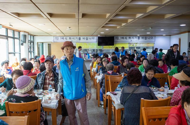 12신현원창동,_경로위안잔치_개최(1).jpg 이미지