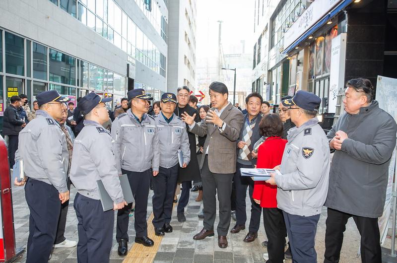1강범석_서구청장,_검단신도시_상가지역_방범강화를_위해_서부경찰서와_함께_지속적_노력_약속(3).jpg 이미지