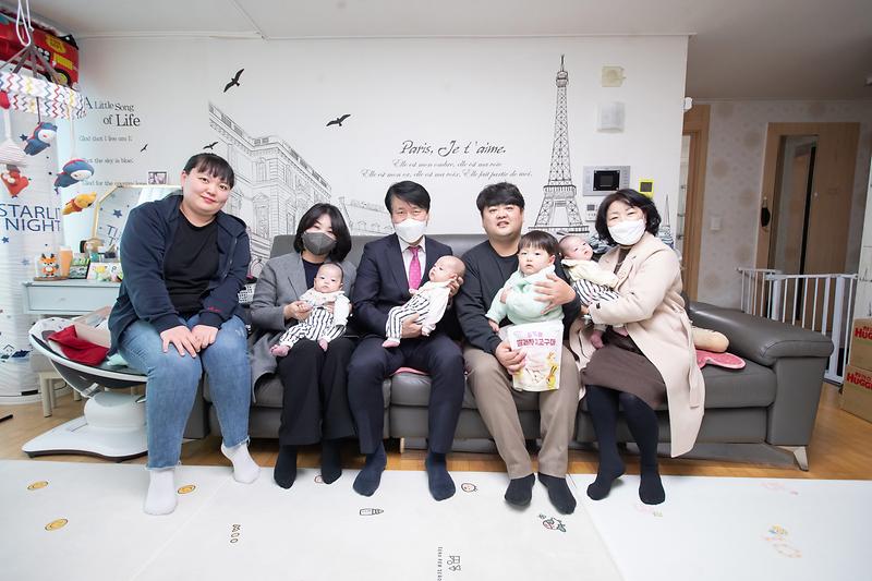 2서구에서_태어난_‘세쌍둥이’···강범석_서구청장,_가정_축하_방문_.jpg 이미지