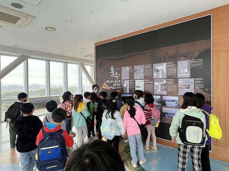 4서구,_버스_타고_지역_곳곳_돌아보는_‘우리마을_학습여행’_운영__(1).jpg 이미지