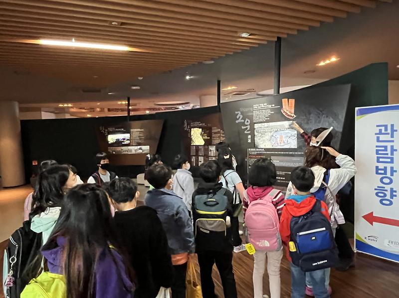 4서구,_버스_타고_지역_곳곳_돌아보는_‘우리마을_학습여행’_운영__(2).jpg 이미지