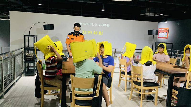 6‘나도_소방관!’_원당동_주민자치회,_아동_40명과_재난_체험_교육__(2).jpg 이미지