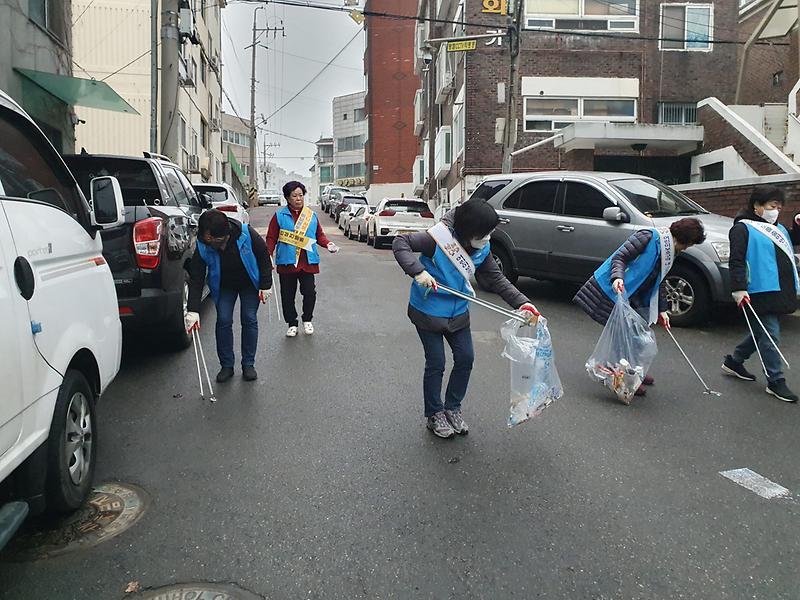 7‘깨끗한_동네_만들기’_가좌2동,_새봄맞이_대청결운동__(2).jpg 이미지