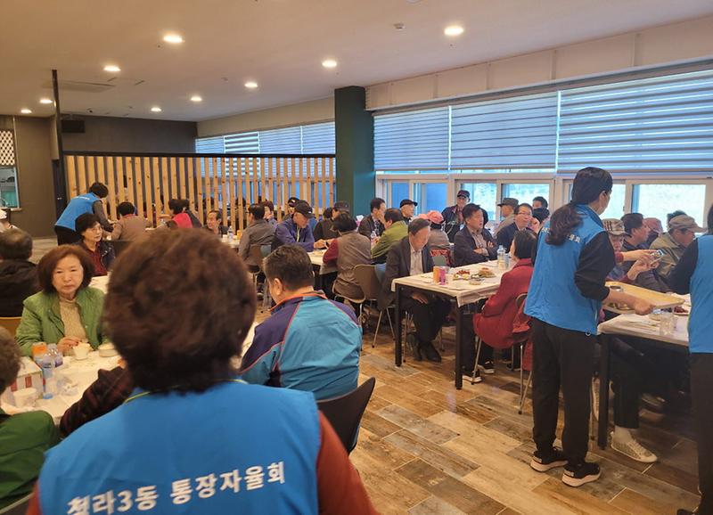 8_2023년_청라3동,_경로위안잔치_개최(4).jpg 이미지