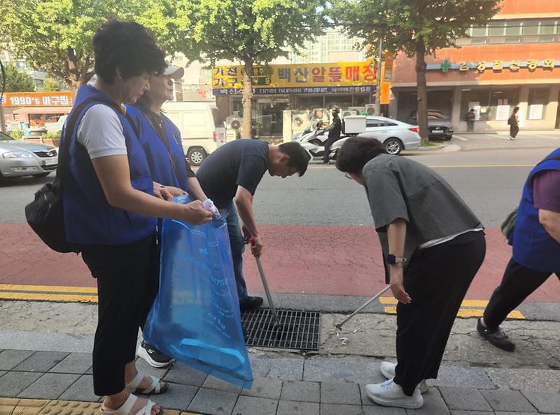 10석남1동_바르게살기위원회_‘추석맞이_환경정비’_실시(3).jpg 이미지