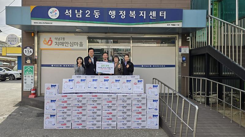 12알짜_정육,_석남2동_이웃을_위한_사랑의_라면_전달식(1).jpg 이미지