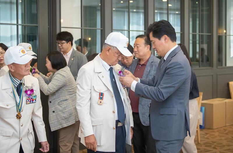 1‘희생과_헌신에_깊이_감사’_서구,_보훈가족_300명_초청_‘보훈_큰_잔치’(2).jpg 이미지