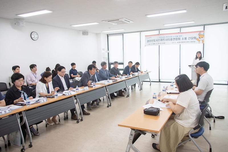 1강범석_서구청장,_찾아가는_주민_소통_간담회_시작,_주민과의_소통은_서구_발전_원동력(2).jpg 이미지