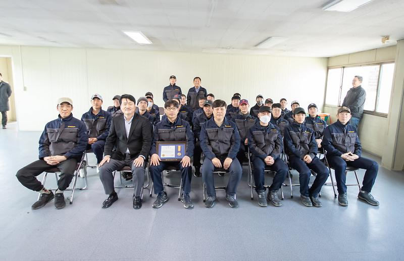 1인천_서구,_생활폐기물_수집·운반_대행_우수업체_모범직원_표창_수여(경인환경).jpg 이미지