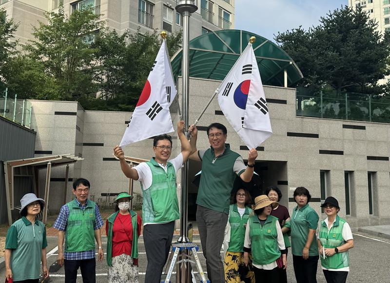 2청라1동_새마을협의회,_‘나라_사랑_태극기_사랑’(1).jpg 이미지