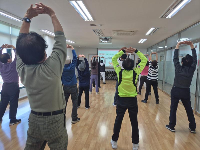 2석남건강생활지원센터,_‘중장년_심신단련_활력충전!_건강교실’_운영(1).jpg 이미지