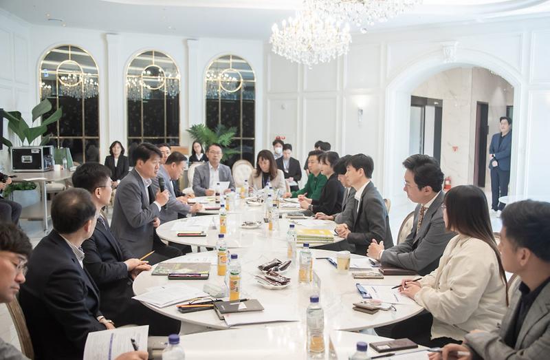 3강범석_서구청장,_찾아가는_주민단체와의_소통_간담회_성료(2).jpg 이미지