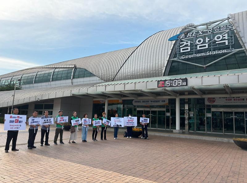 3검암경서동_새마을지도자협의회와_새마을부녀회,_국제스케이트장_서구_유치를_위한_찾아가는_홍보캠페인_참여(2).jpg 이미지