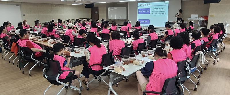 4청라3동_주민자치회,_주민자치회_시범사업_‘전통식품_고추장_만들기’_실시(2).jpg 이미지