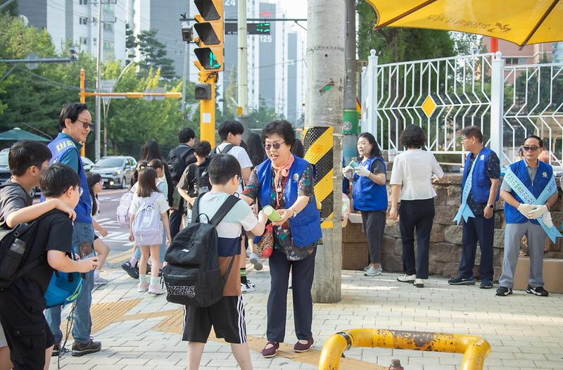 5바르게살기운동_서구협의회,_청소년_인성교육_캠페인_실시(2).jpg 이미지