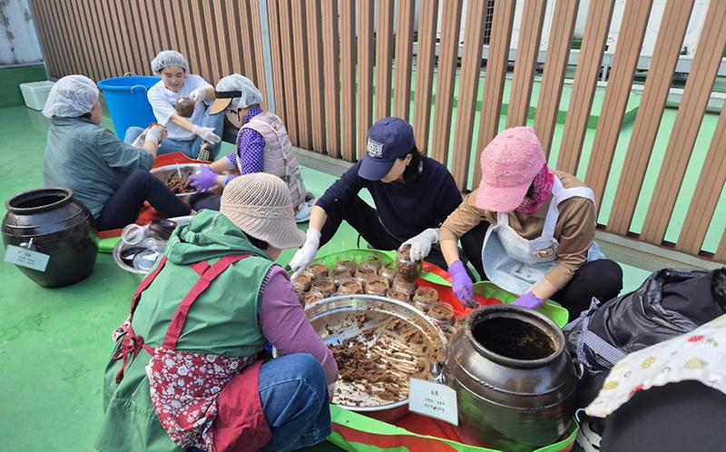 5청라2동_주민자치회,_‘주민과_함께하는_마을장독대_사업’_성료(2).jpg 이미지