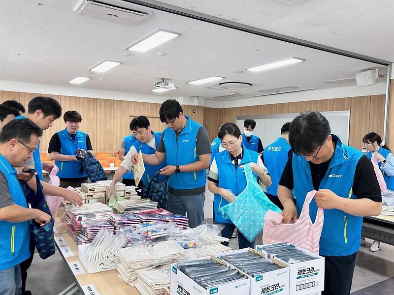 5공항철도,_서구_치매_대상자에게_물품_후원(2).jpg 이미지