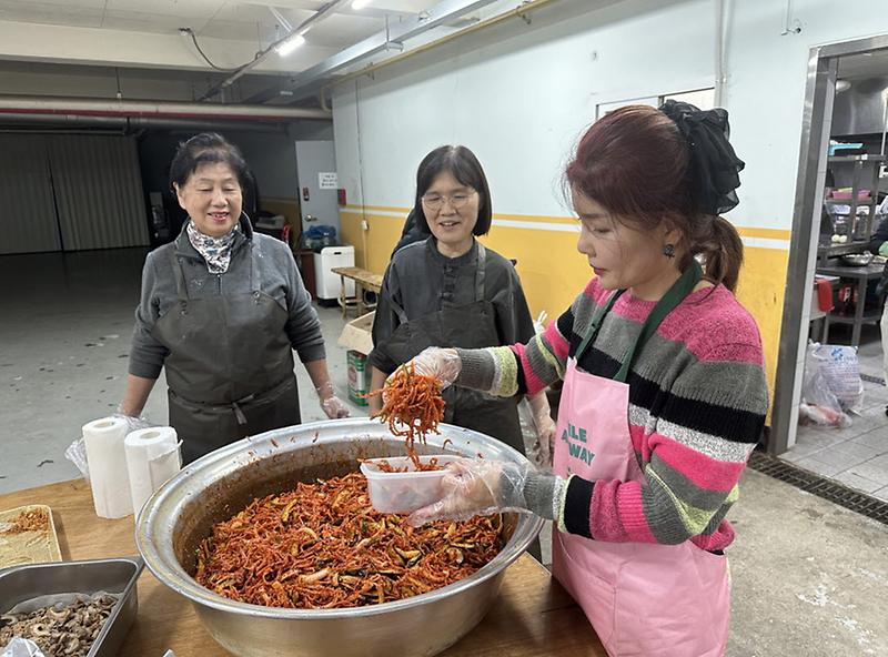 5마전동_주민자치회,__‘이웃에게_사랑을’_반찬나눔사업(4).jpg 이미지