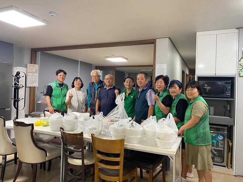 5석남2동_새마을부녀회,_경로당_6개소에_삼계탕_나눔(4).jpg 이미지