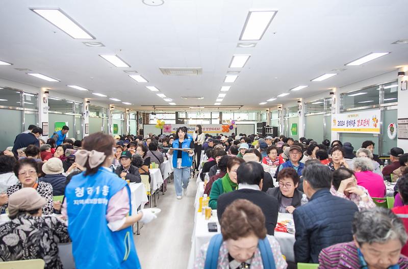 6어르신_감사합니다,_청라1동_경로잔치_성황리_개최(1).jpg 이미지