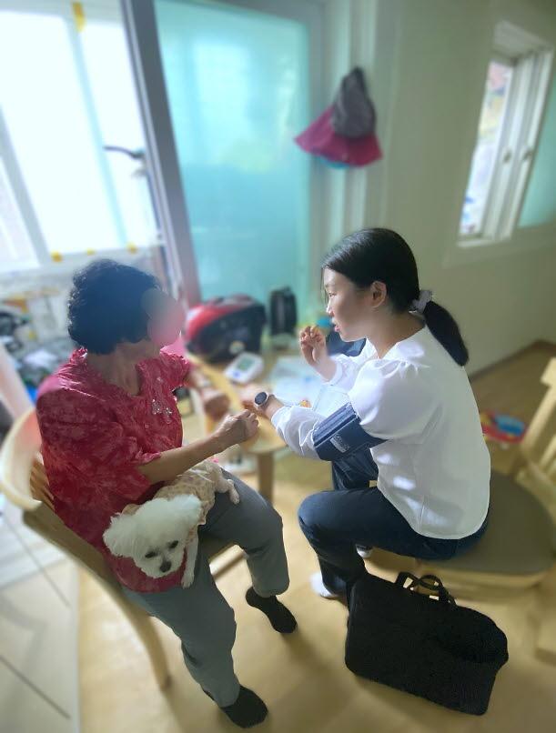 6가정1동_‘찾아가는_Go!_혈압_관리_교육’_실시(1).jpg 이미지