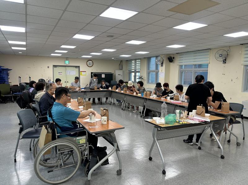 6공예를_통해_행복을_찾는_장애인_공예힐링프로그램_운영(1).jpg 이미지