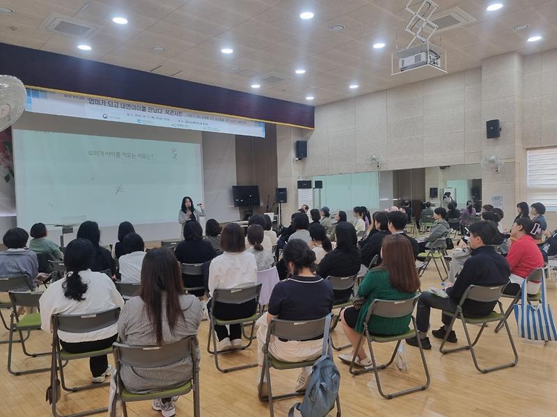 6서구청소년상담복지센터,_사춘기_자녀의_부모를_위한_북콘서트_실시(1).jpg 이미지