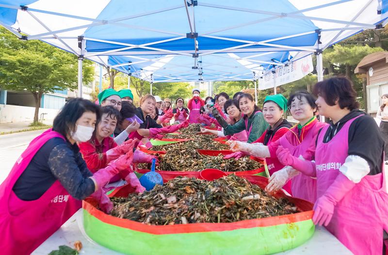 6서구여성단체협의회,_여름김치와_함께_전하는_사랑과_행복!(3).jpg 이미지