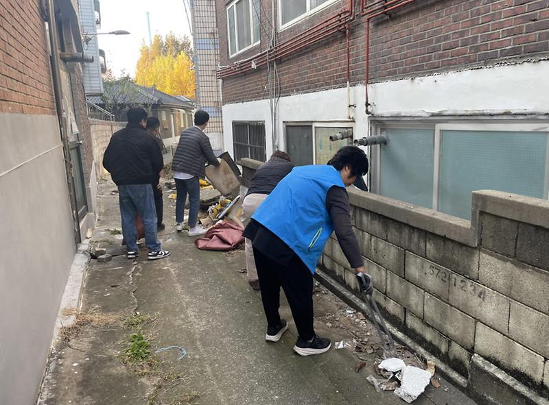 7가좌4동,_‘깨끗한_거리환경_조성’_클린업_데이_실시(2).jpg 이미지