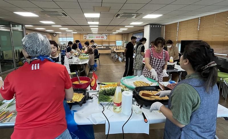 8당하동_지역사회보장협의체,_‘함께해요!_따뜻한_명절’_음식_나눔_행사_추진(2).jpg 이미지