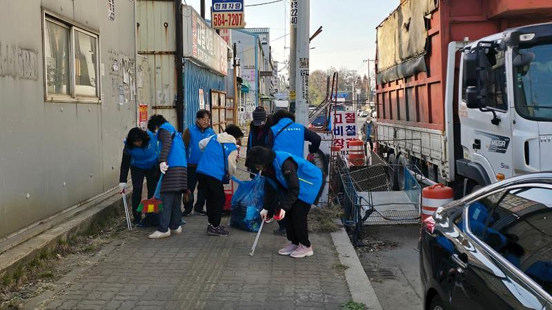 9석남2동,_통장자율회․석남산업공단협의회와_클린업데이_환경정비_실시(1).jpg 이미지