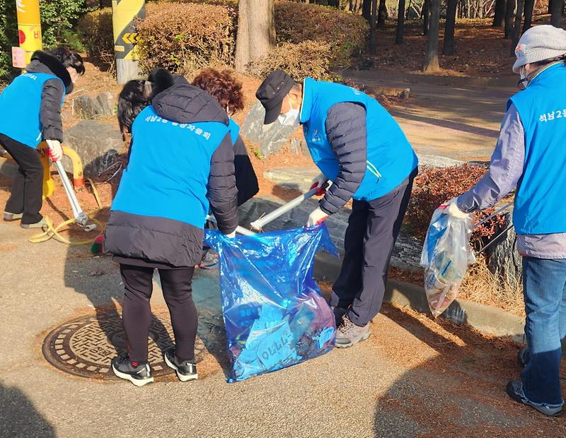 9석남2동,_통장자율회․석남산업공단협의회와_클린업데이_환경정비_실시(2).jpg 이미지